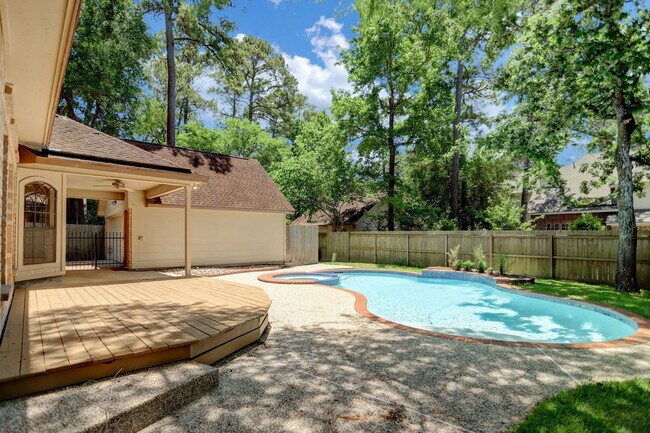 Building Photo - 127 Rush Haven Dr