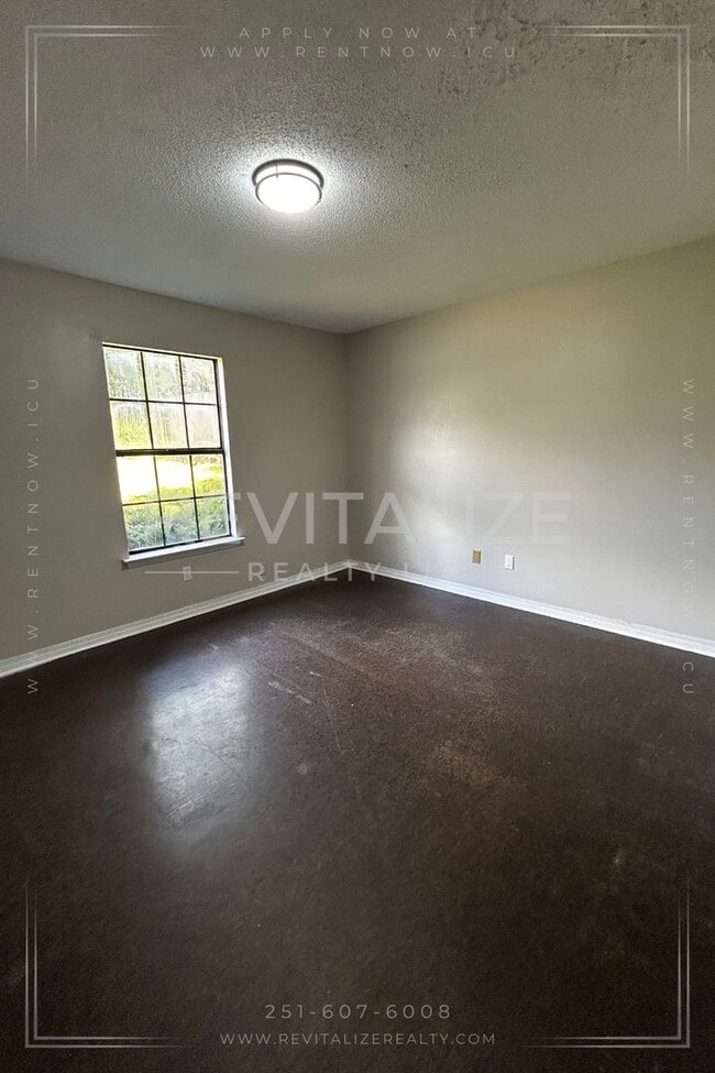 Building Photo - 3 Bed 2 Bath with Large Yard