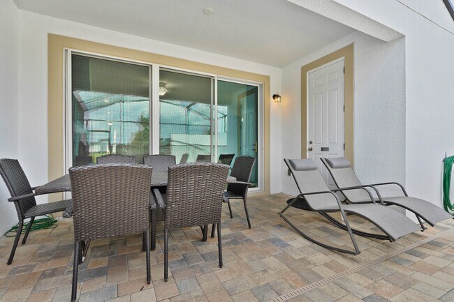 Building Photo - 1547 Carey Palm Cir
