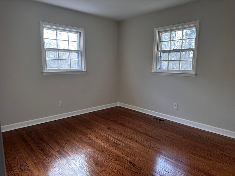 Building Photo - 2054 K Ct Ave