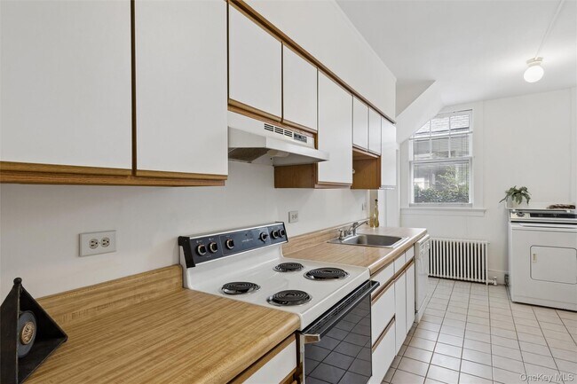 Building Photo - 208 Wheatley Rd