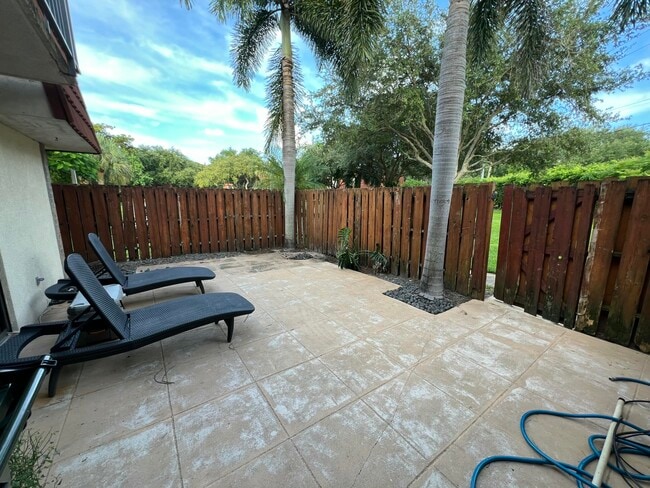 Building Photo - 3216 Spanish Wells Dr