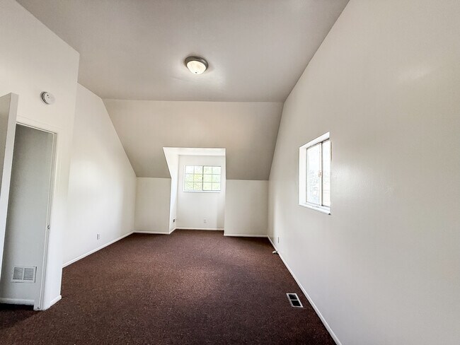 Building Photo - 1038 Cedar Ridge Rd