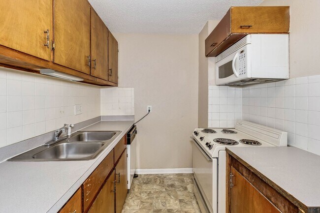 Building Photo - 1728 N Hillside St