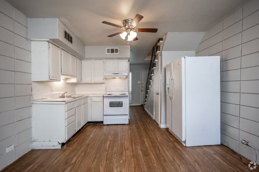 2BR, 1BA - Kitchen - San Benito