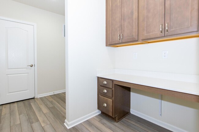 Building Photo - 717 Risdon Trail S