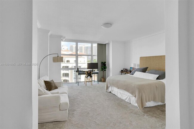 Building Photo - 735 Crandon Blvd