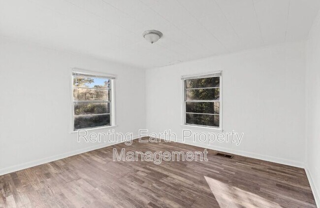 Building Photo - 929 Heflin Ave E
