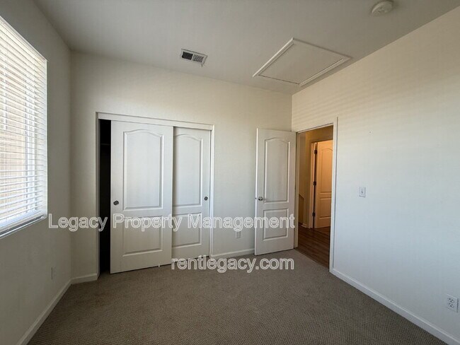 Building Photo - 1552 Bailey Dr