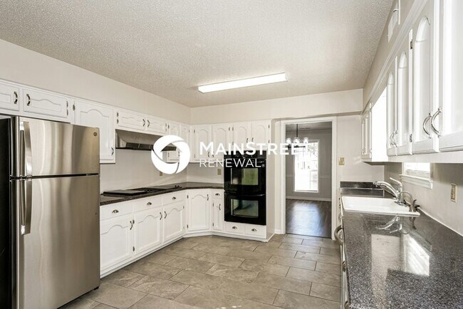 Building Photo - 4 Bedroom Pet-Friendly Home in GERMANTOWN, TN with Main Street Renewal