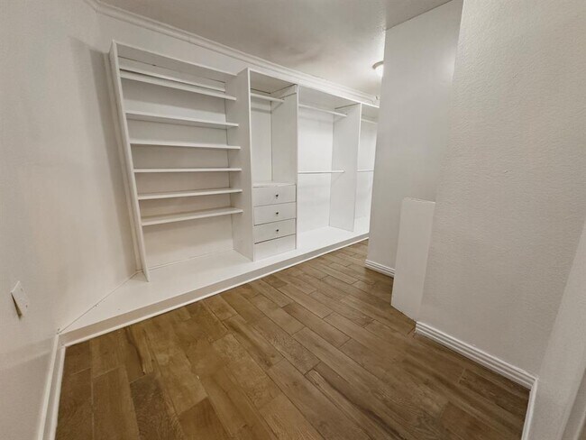 Building Photo - 3806 Fieldcrest Dr