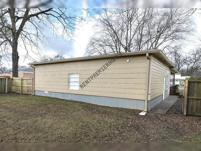 Building Photo - 306 Kay St