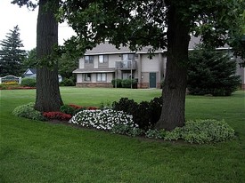 Building Photo - Birchwood Garden Apartments