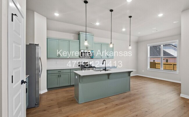 Building Photo - Live New in Bentonville | 3BR Beauty with Backyard