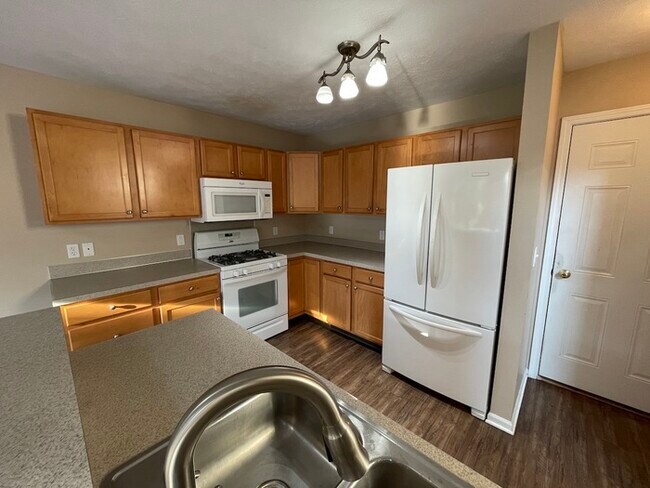 Building Photo - Forest Hills Condo 2 Bedroom  Clements Mill