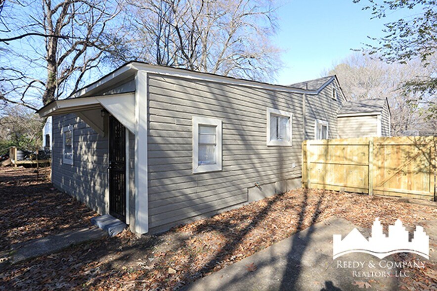 Building Photo - 3733 Miami Ave