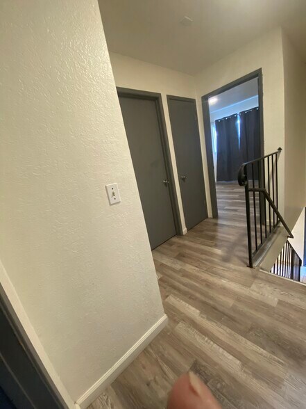 Building Photo - 3044 Amherst Dr