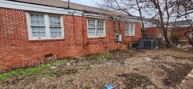 Building Photo - 2200 Hardin Dr