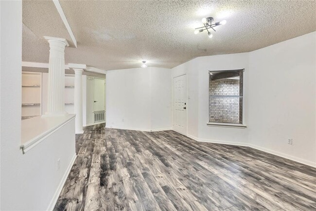 Building Photo - 908 Dogwood Trail
