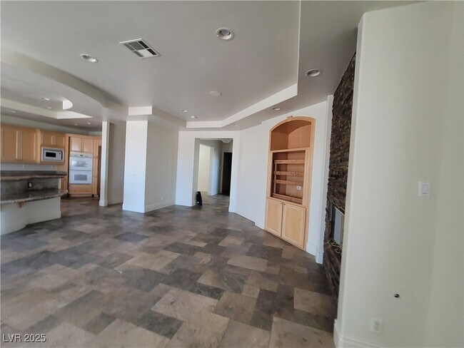 Building Photo - 8304 Broad Peak Dr