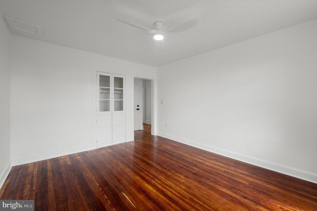 Building Photo - 422 W Clifford St