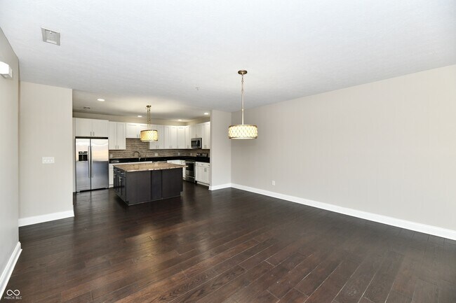 Building Photo - 8555 One W Dr