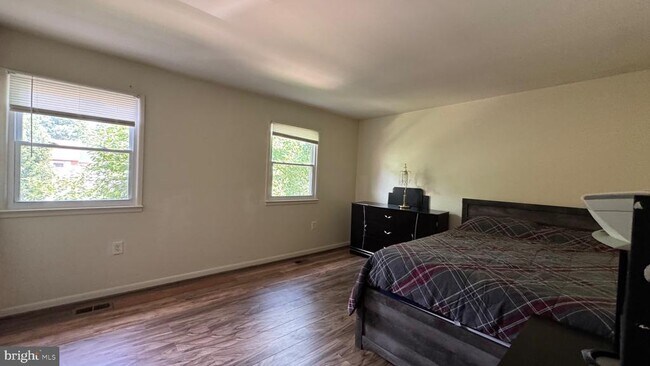 Building Photo - 14582 Earlham Ct