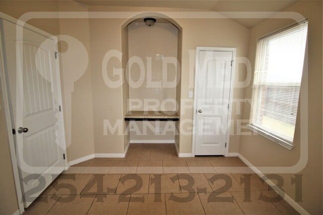 Building Photo - 4505 Cambridge Dr