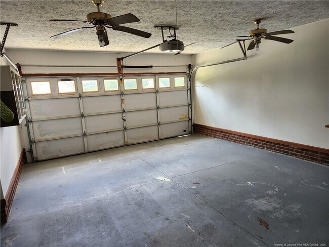 Building Photo - 417 Sparrow Dr