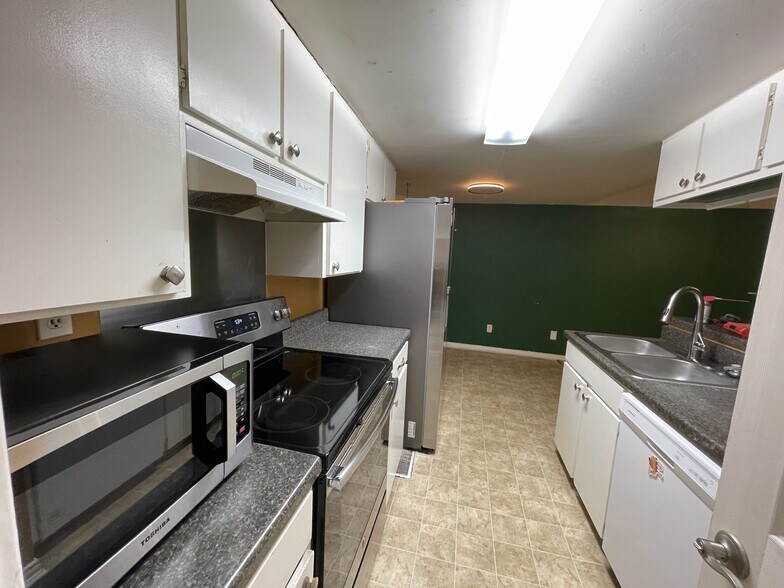 Kitchen - 424 Fry St