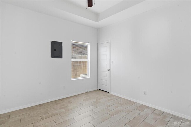 Building Photo - 11 Valeria St