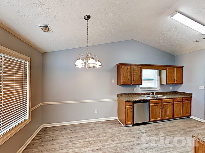 Building Photo - 105 Dailey's Plantation Dr