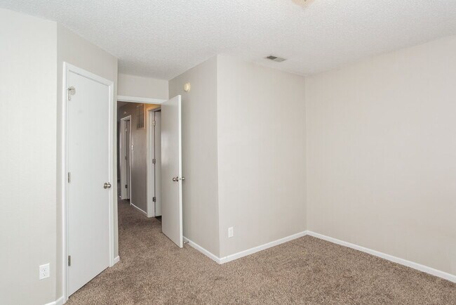 Building Photo - 9170 Amberleigh Dr