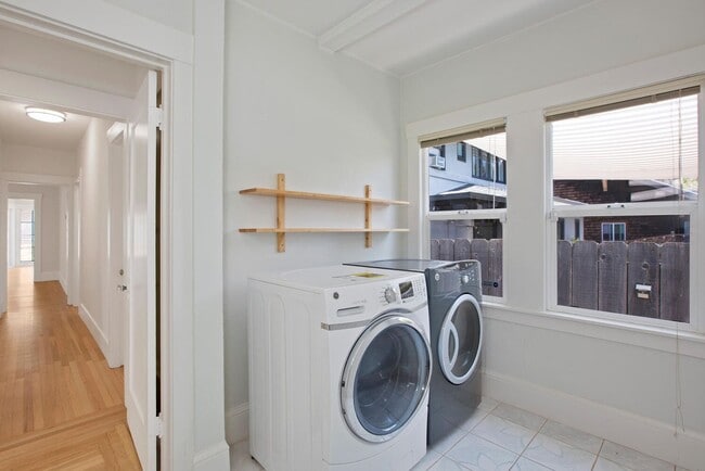 Building Photo - Two Bedroom Home w/ Parking, Private Yard, Laundry + More!