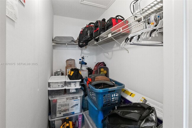 Building Photo - 431 Markham S