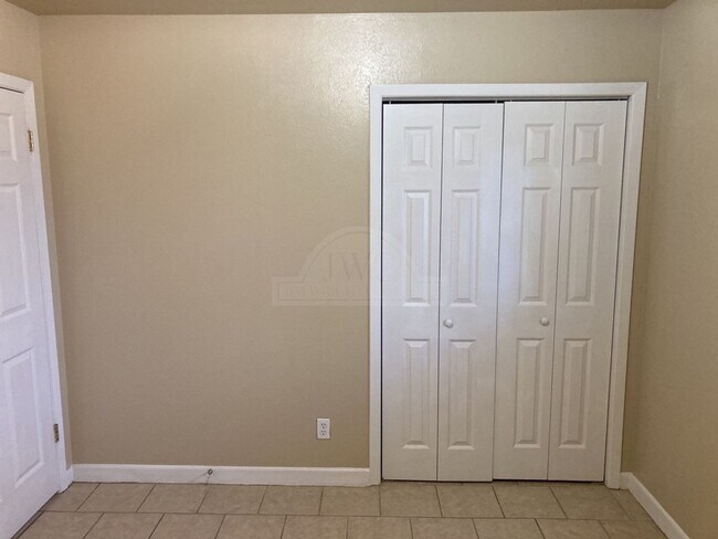 Building Photo - 1814 Crestridge Dr