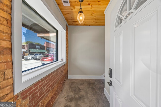 Building Photo - 958 Church St