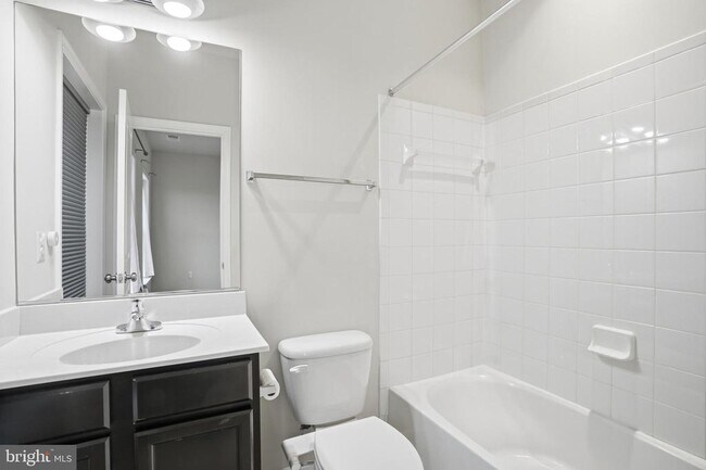 Building Photo - 14325 Potomac Heights Ln