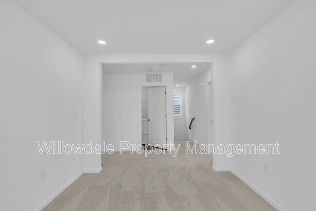 Building Photo - 749 Swim Cave Ln