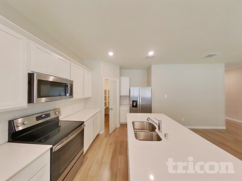 Building Photo - 219 Jenkinson Dr