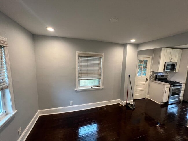 Building Photo - Cozy 3 Bedroom 2 Bath Single Family Home i...
