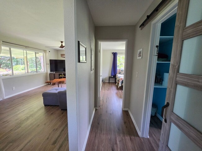 Building Photo - Available Now | Furnished 2BD/1BA Home in Hawaiian Paradise Park