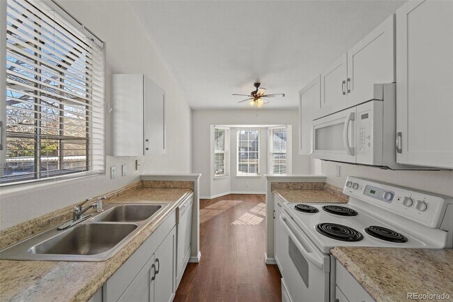 Building Photo - 6082 Colony Cir