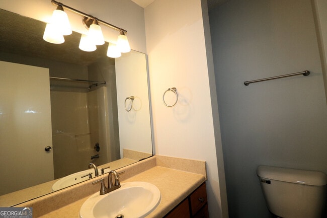 Building Photo - 18 Southwind Dr