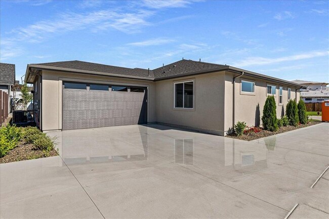 Building Photo - 8357 W Shams Ln