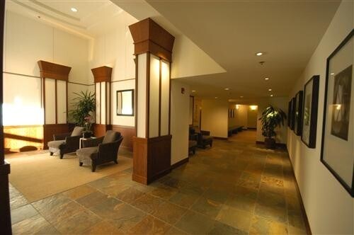 lobby - 1800 Washington St