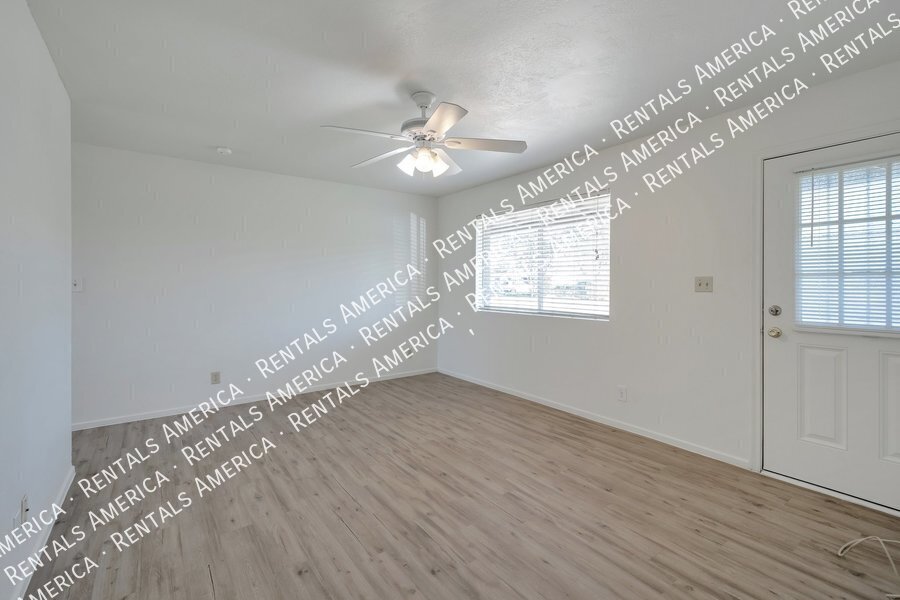 Building Photo - 2074 W Butler Dr