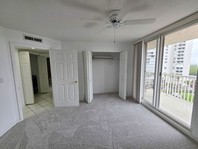 Building Photo - Beautiful Annual 7th floor Condo with Stunning Ocean Views 3/2