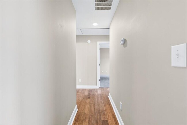 Building Photo - 135 Saltcreek Point NE