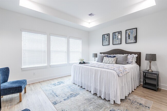 Building Photo - 6814 Burkett St.